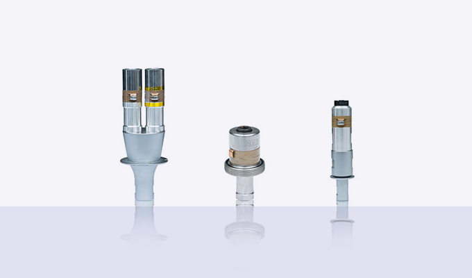 超声波换能器是一种既可以把电能转化为声能,又可以把声能转化为电能的器件或装置。超声波一般用于测距、测深、测厚、探伤、医疗检测,超声洗涤等方面,超声波换能器的驱动部分(高压功率放大器)和接收电路(前置(图1) 超声波换能器是一种既可以把电能转化为声能,又可以把声能转化为电能的器件或装置。超声波一般用于测距、测深、测厚、探伤、医疗检测,超声洗涤等方面,超声波换能器的驱动部分(高压功率放大器)和接收电路(前置(图1)